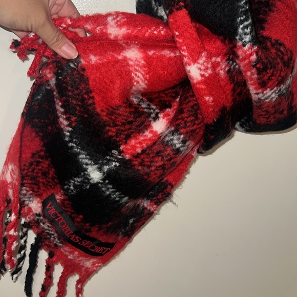 Victoria’s Secret Scarf 🧣 - Picture 8 of 9
